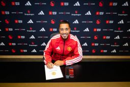 Youri Tielemans teken kontrak dengan Manchester United