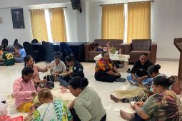 Disdikbud Sorong latih Mama Papua anyam noken untuk lestarikan budaya