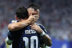 Dua gol larut antar Argentina sisihkan Inggris menuju final