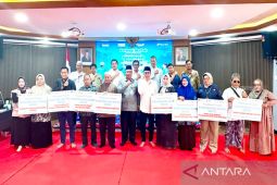 Pelindo serahkan santunan anak yatim dan bantuan TJSL