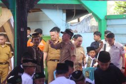 Parosil Mabsus serahkan bantuan untuk korban kebakaran TPA Sunan Bonang
