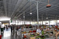 Merawat nadi pasar rakyat