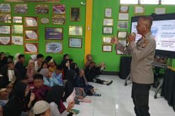 150 pelajar SMP di Singkawang ikuti edukasi bahaya judi online