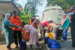 BPBD Cianjur dan PMI Cianjur distribusikan 10 ribu liter air