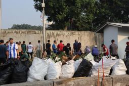 Program Bewasa angkut sekitar lima ton sampah dari sungai di Pasirluyu Kota Bandung