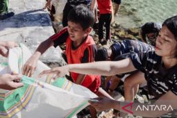 Kodaeral IX Ambon libatkan pelajar bersih pantai di Maluku Tengah