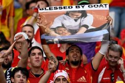 Cerita di balik foto Lionel Messi memandikan Lamine Yamal bayi