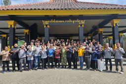 Stikosa AWS ikuti KKN kolaboratif ASPIKOM Jatim di Pasuruan