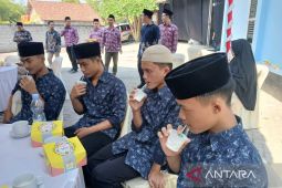 Bakom: Gerakan minum susu perkuat Program MBG