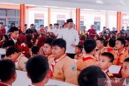 Gus Ipul ajak orang tua siswa Sekolah Rakyat lepas dari bansos