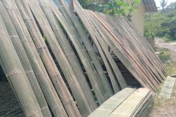 Perajin plupuh bambu di Lebak kewalahan layani permintaan