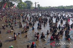 Tradisi Memet Ikan di Klaten