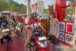 Polres Bangka Barat awasi antrean di SPBU cegah penyelewengan