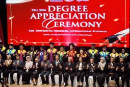 UI apresiasi mahasiswa internasional yang lulus pendidikan bergelar