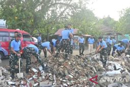 Lanud Pattimura lakukan aksi bersih lingkungan di Maluku Tengah