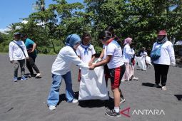 PTK gandeng  masyarakat jaga kebersihan pantai di Bitung