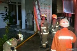 Tiga kontrakan di Cipayung Jakarta Timur terbakar diduga akibat kebocoran gas