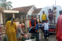BPBD Pandeglang distribusi air bersih ke delapan kecamatan