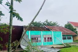 Dua bangunan di Batang Hari rusak akibat angin puting beliung