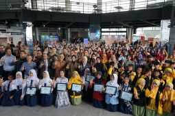 Komdigi dan Klinik Digital luncurkan buku saku PP TUNAS dalam 20 bahasa daerah