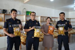 BC Jagoi Babang dampingi UMKM ekspor Keripik Anen ke Malaysia