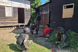 Satgas Yonif 511/DY tingkatkan komunikasi sosial dengan warga Karubaga, Papua