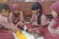Sekolah di Jember peringati HAN dengan permainan tradisional