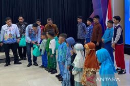 Malang salurkan bantuan seragam sekolah untuk 3.513 pelajar prasejahtera