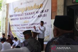 MUI serahkan bantuan rehabilitasi masjid dan rumah korban bencana Aceh Tamiang