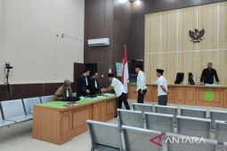 JPU KPK tuntut tiga terdakwa kontraktor OTT dua tahun penjara