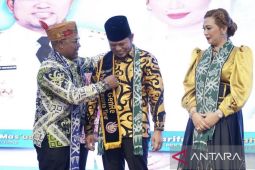Mendukbangga kukuhkan Gubernur Kaltim ayah generasi berencana