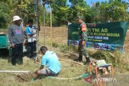 TNI bantu warga kepulauan Sumenep atasi kekeringan