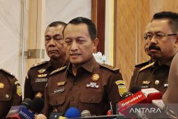 Jamwas sebut Febrie Adriansyah masih terima gaji