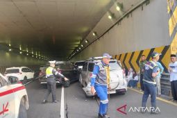 Kecelakaan beruntun libatkan 4 mobil di Tol JORR Pasar Rebo