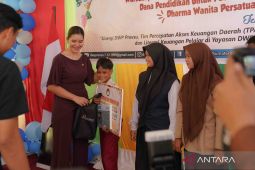 Kahiyang serahkan santunan pendidikan 118 siswa binaan DWP Sumut