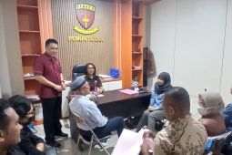 Ditreskrimsus Polda Maluku limpahkan empat tersangka dugaan korupsi proyek jalan ke jaksa