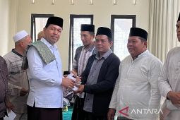 Kementerian Agama Padang Lawas santuni guru mengaji hingga bilal mayit di Desa Gunung Barani