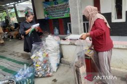 Pemkab Bekasi klaim bank sampah daerahnya terbanyak