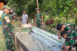 Prajurit Yonif 511/DY damping warga Kanggime Tolikara budi daya Lele