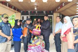 Pemkab Pasaman Barat kunjungi warga terdampak banjir serta salurkan sejumlah bantuan