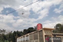Satgas udara Jambi padamkan kebakaran lahan di wilayah padat penduduk