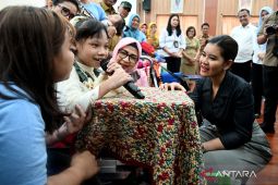 PKK Sumut serahkan kursi roda adaptif anak cerebral palsy Simalungun