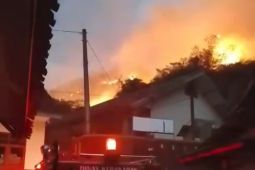 Enam unit Damkar Bandung padamkan kebakaran lahan