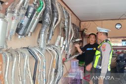 Satlantas Bangka Barat datangi pedagang cegah peredaran knalpot bising