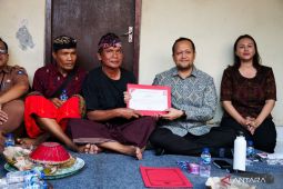 Wabup Badung serahkan bantuan tertib administrasi akta kematian