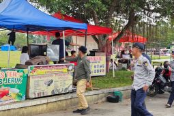 Diskopurindag Sarolangun lakukan penataan ulang UMKM yang berjualan di laman basamo