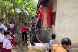 Pemkab Trenggalek salurkan 162 ribu liter air ke warga terdampak kekeringan