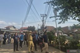 Anggota DPR RI tindak lanjuti tumpang tindih kabel udara di Jambi