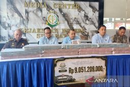 Kejari Surabaya setor Rp9,05 miliar hasil rampasan TPPU judi online