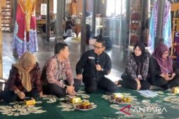 LPPM UNJA serahkan 10 unit alat filtrasi ke pengrajin batik di Jambi